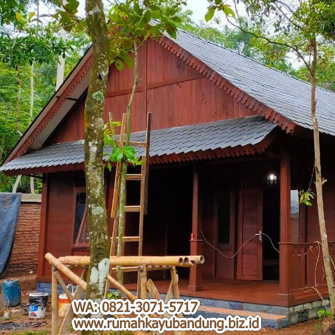 Kontraktor Rumah Kayu Bandung: Hindari Risiko Struktur Miring dan Kayu Melengkung Karena Salah Pilih Spesifikasi